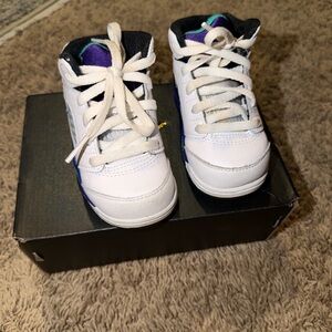Jordan Kids Sneakers in White and Purple